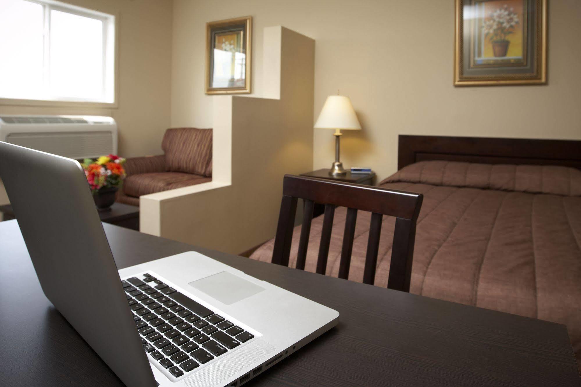 Econo Lodge Inn & Suites Innisfail Dış mekan fotoğraf
